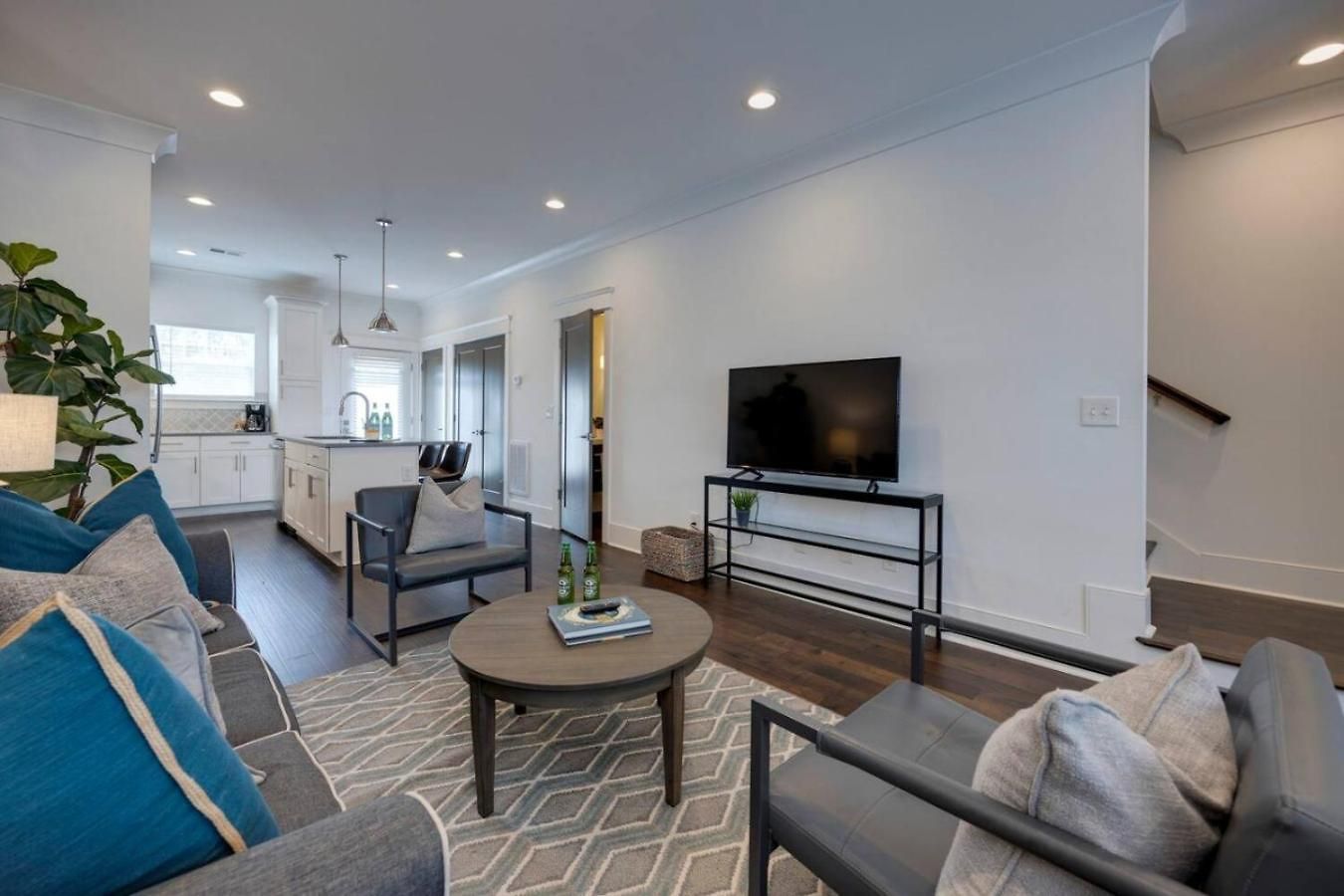 Beautiful Townhomes 2 Units With Outdoor Patios Holiday home Nashville
