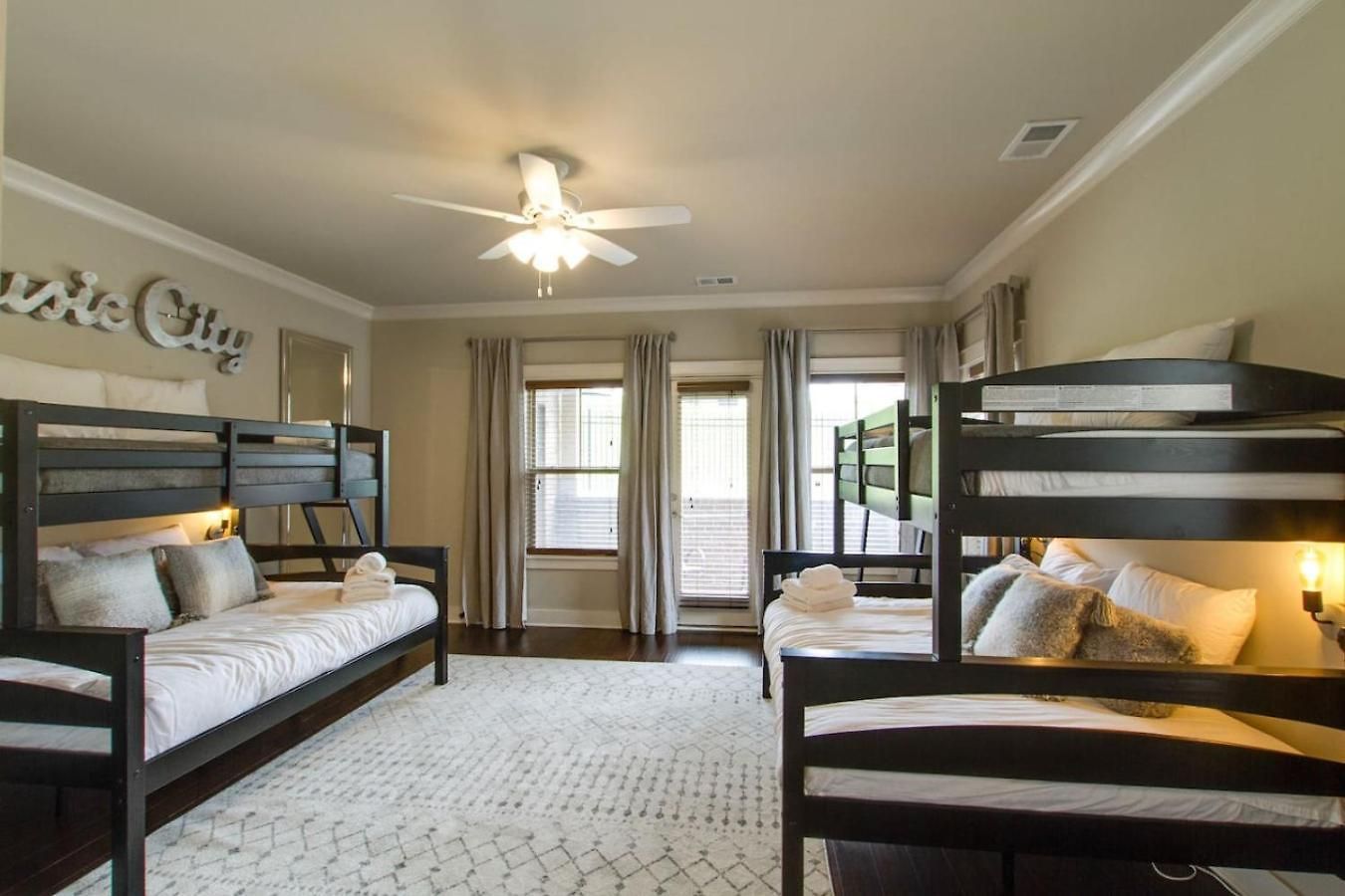 Holiday home Downtown Dream Extra Bedding Minutes To Broadway Nashville