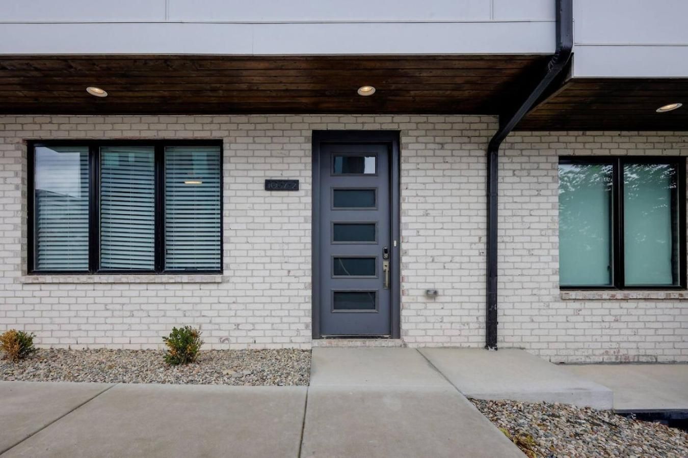 Holiday home Two Townhomes Blue Dreams And Rustic Elegance