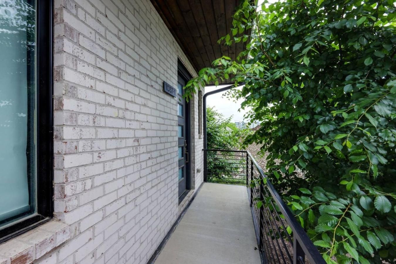 Two Townhomes Blue Dreams And Rustic Elegance * Nashville