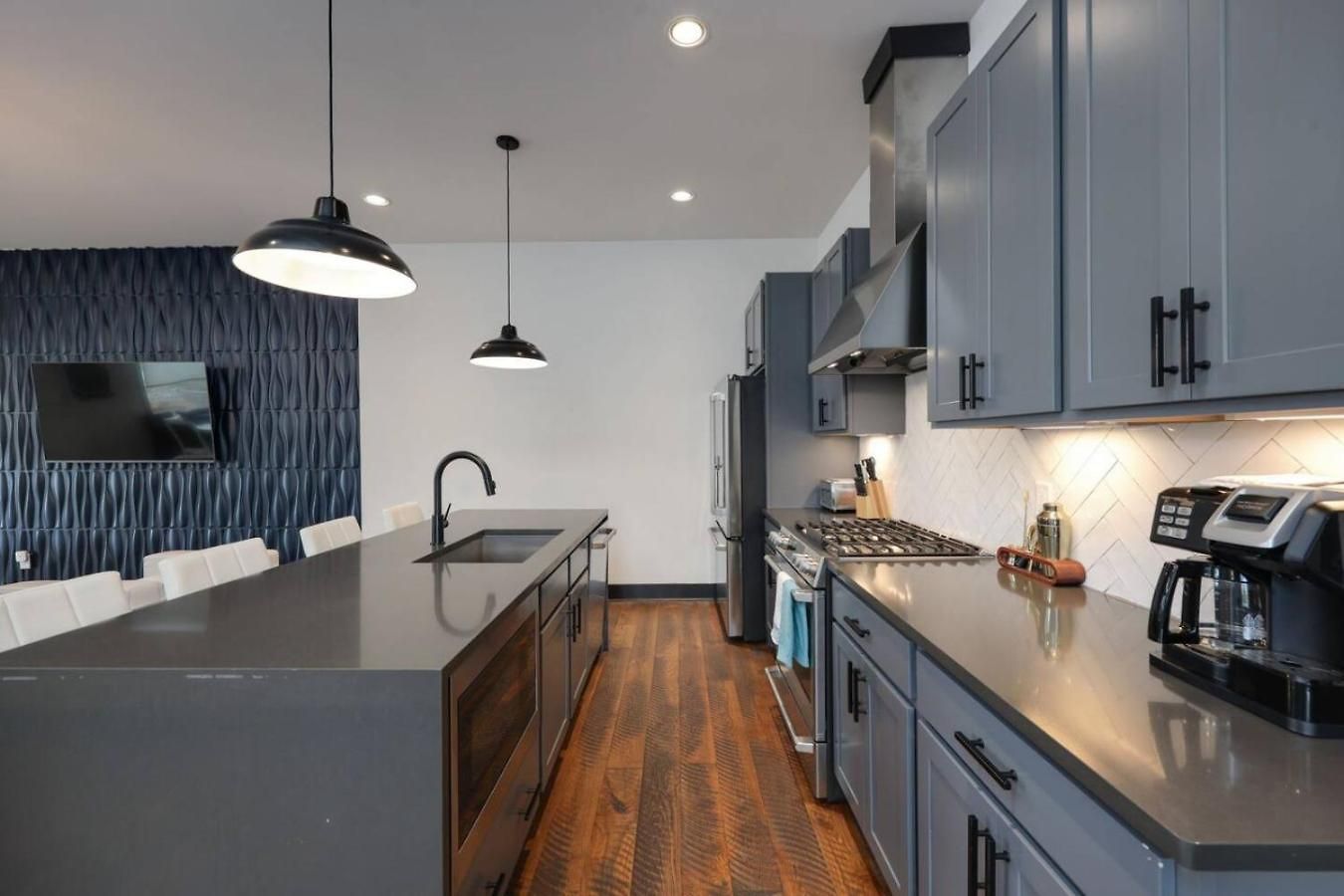 Two Townhomes Blue Dreams And Rustic Elegance Holiday home Nashville