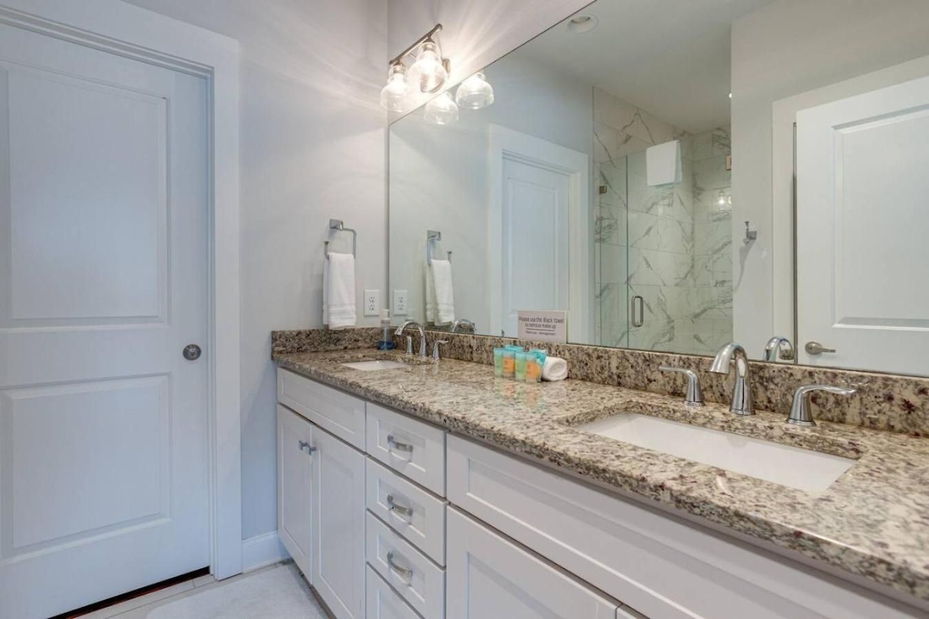Holiday home Superstar Ultra Luxury Minutes To Downtown *