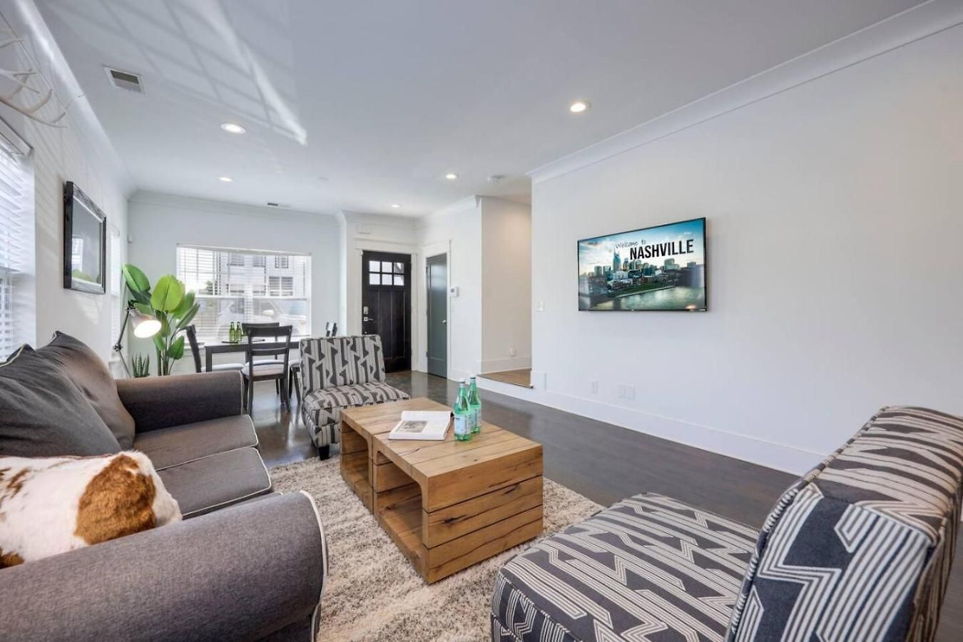 Two Elegant Townhomes Perfect For Large Groups