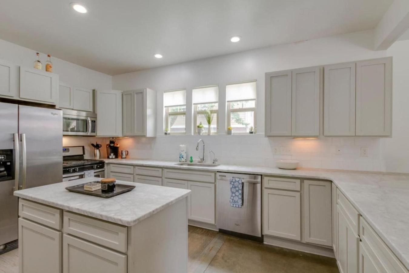 Dreamer - Mins To Downtown - 3br 2.5bath Holiday home