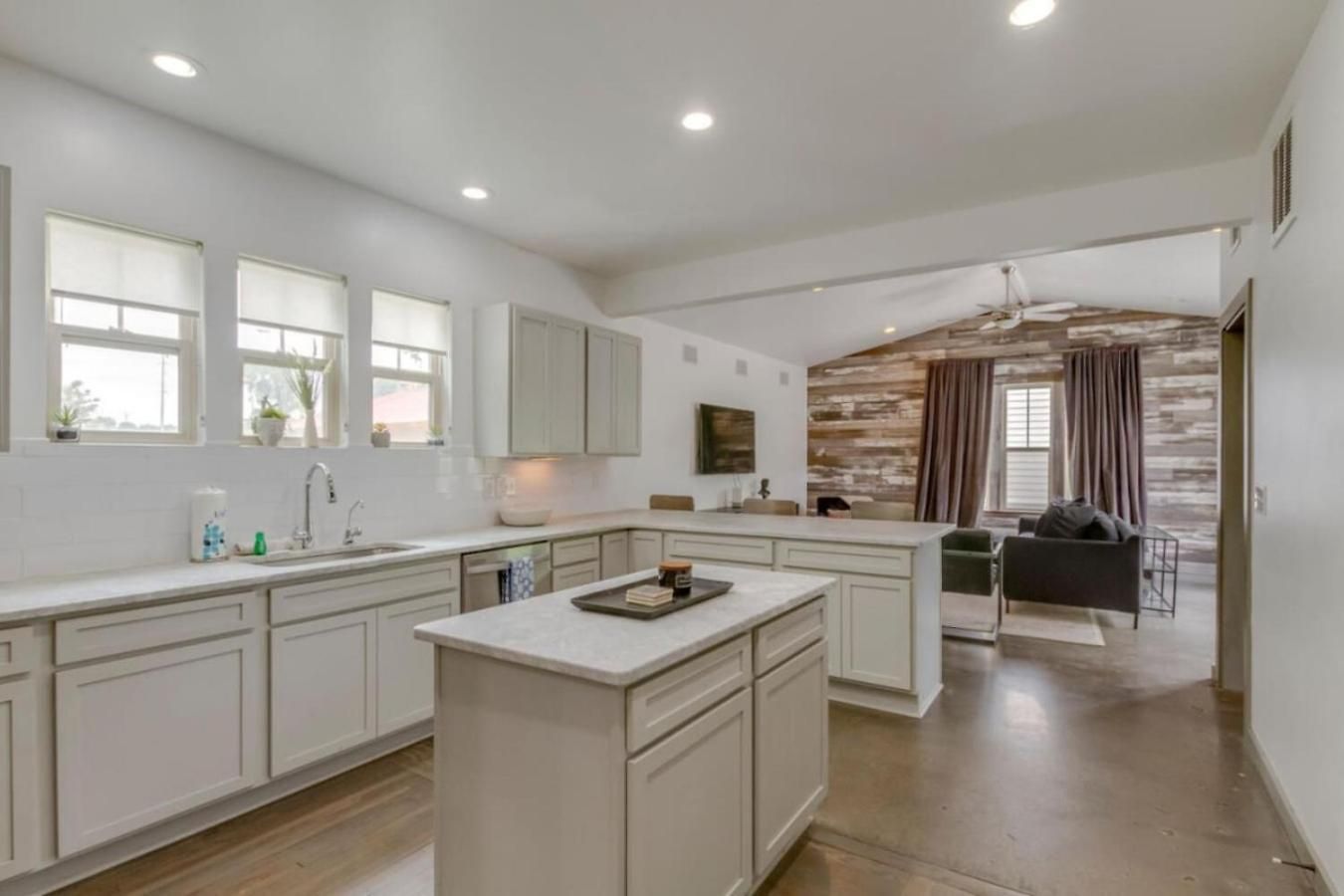 Dreamer - Mins To Downtown - 3br 2.5bath