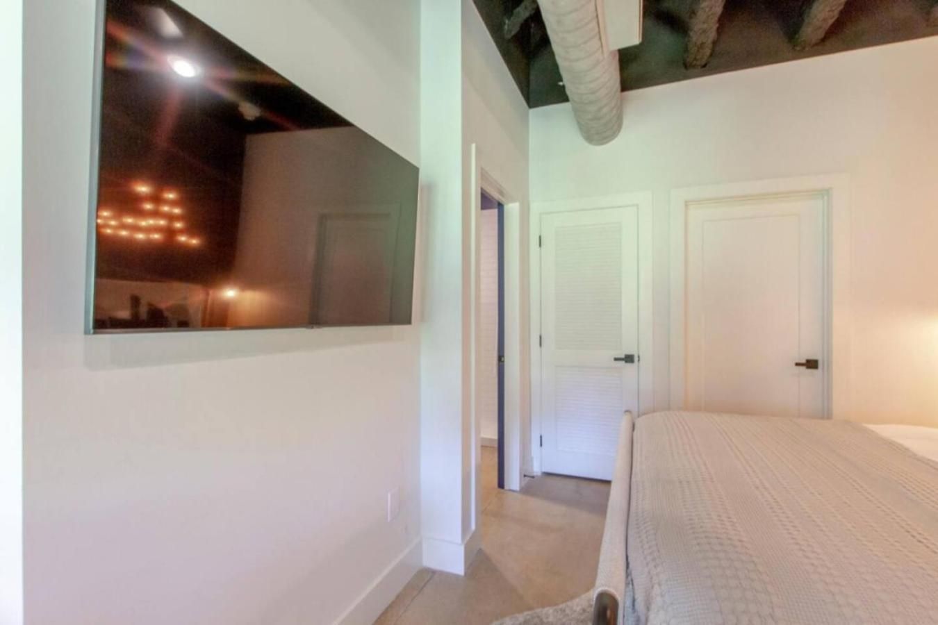 Stylish Haven In South Apartment