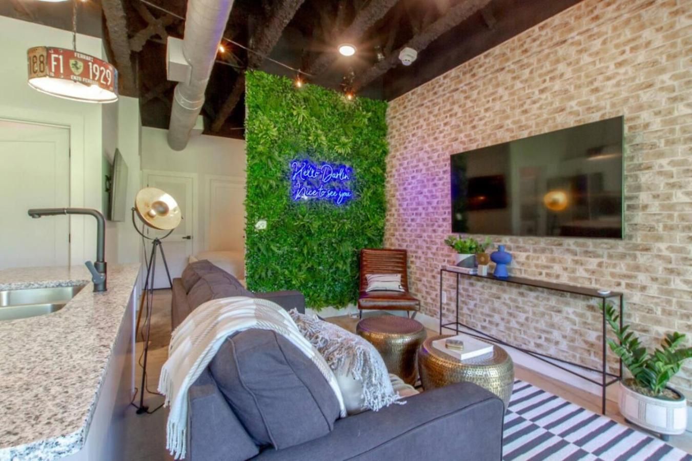 Stylish Haven In South Apartment