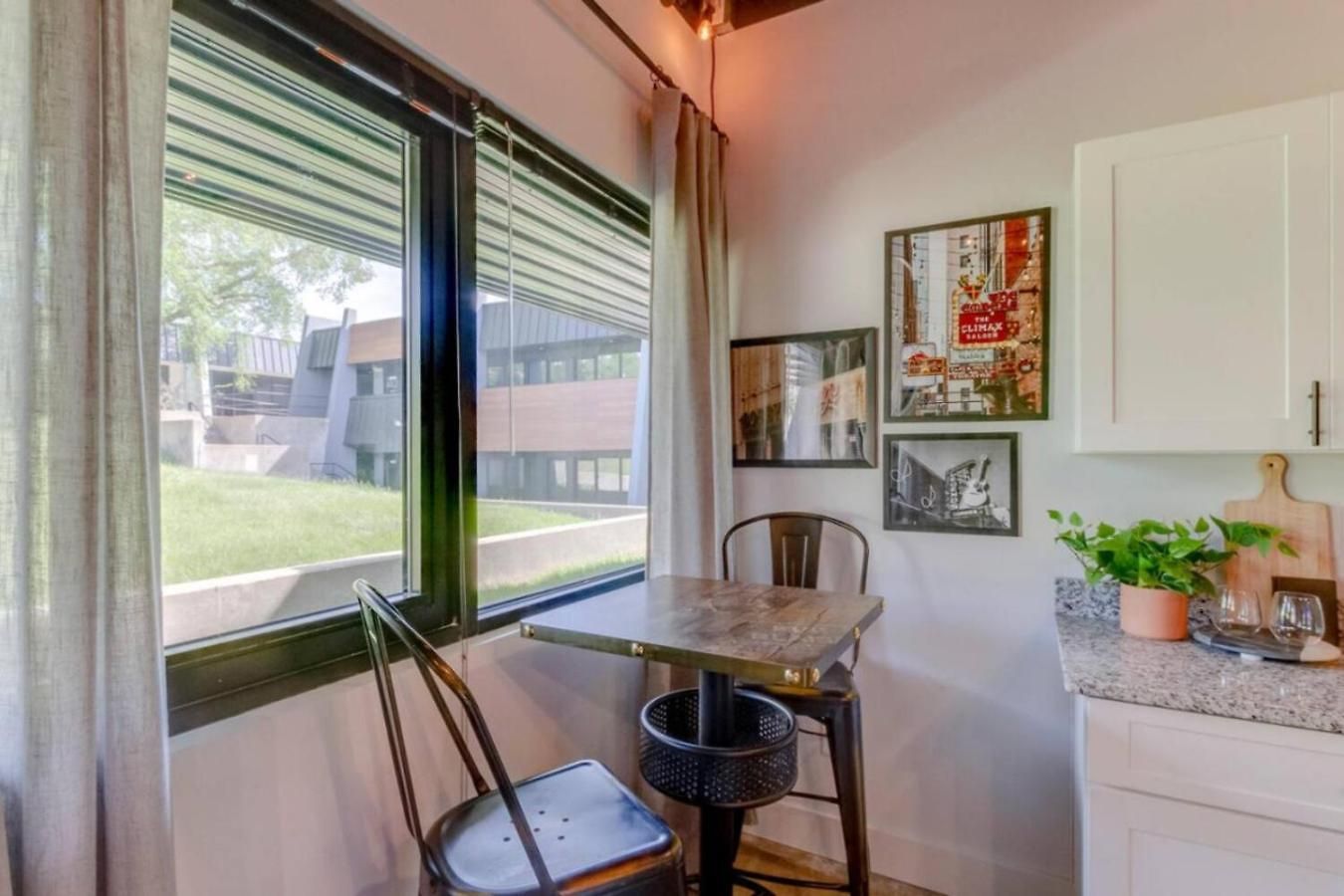 Apartment Stylish Haven In South