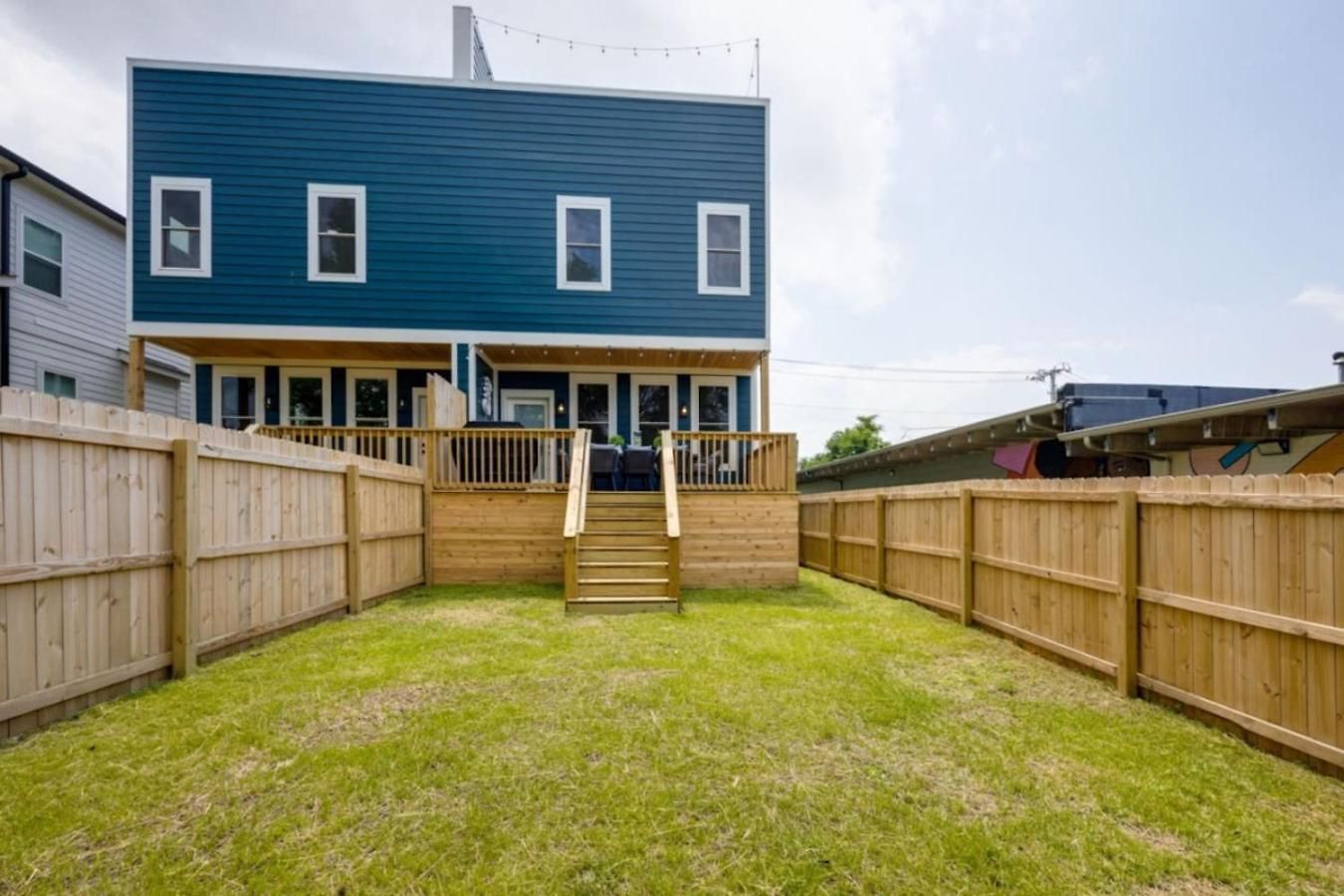 Nations Elegance Rooftop And Private Patio Holiday home *