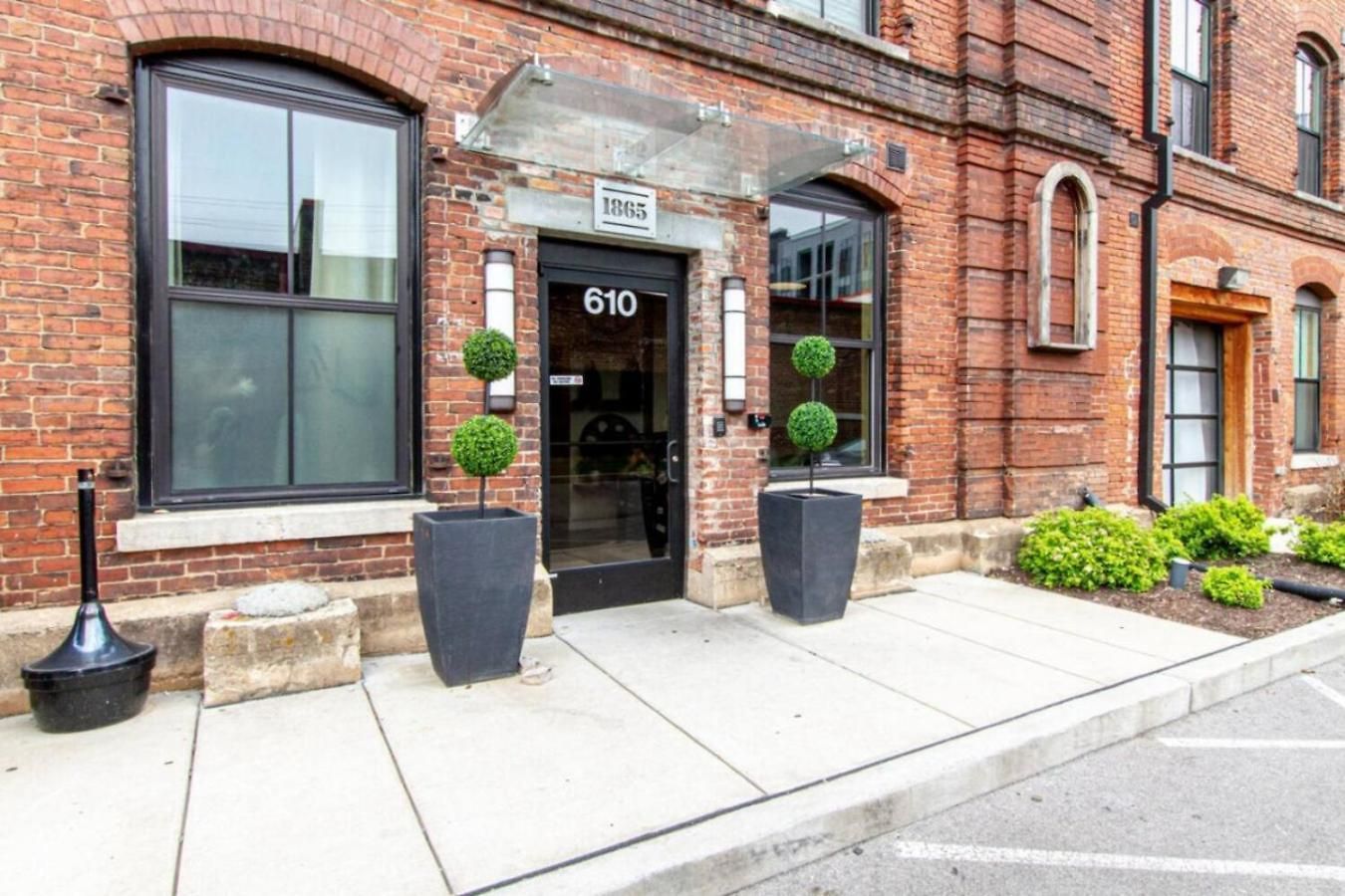 Stylish With Urban Charm Apartment *