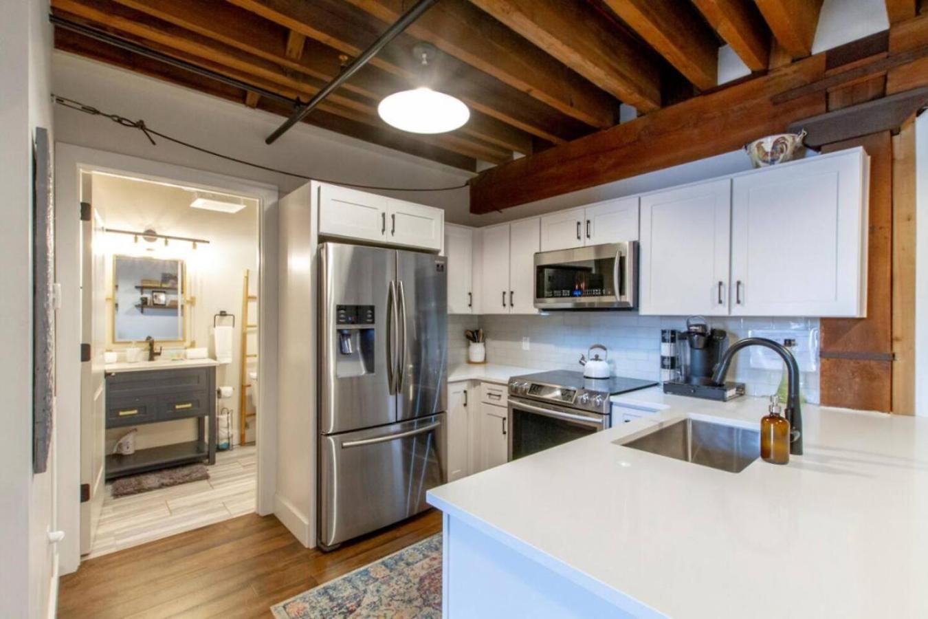 Stylish With Urban Charm Apartment Nashville