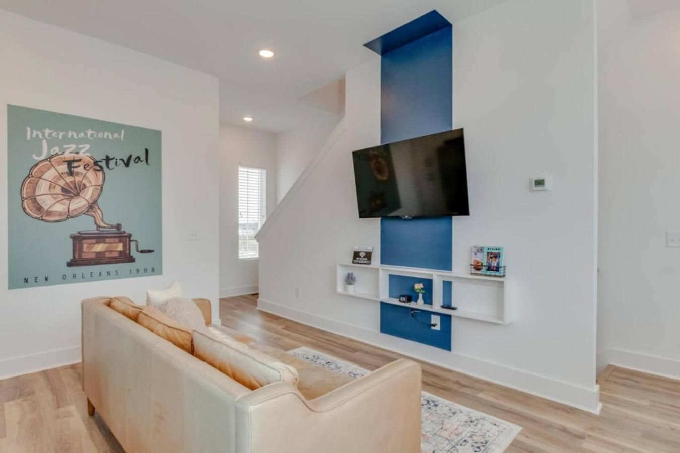 Jazz Junction 4 Bedrooms 7 Beds 7 Mins To Broadway Holiday home *