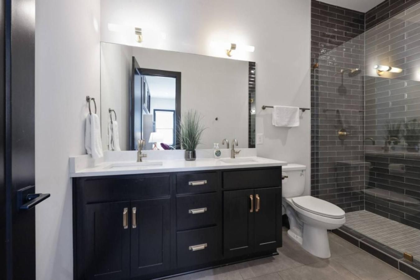Urban Elegance Rooftop Lounge With Hot Tub Holiday home *
