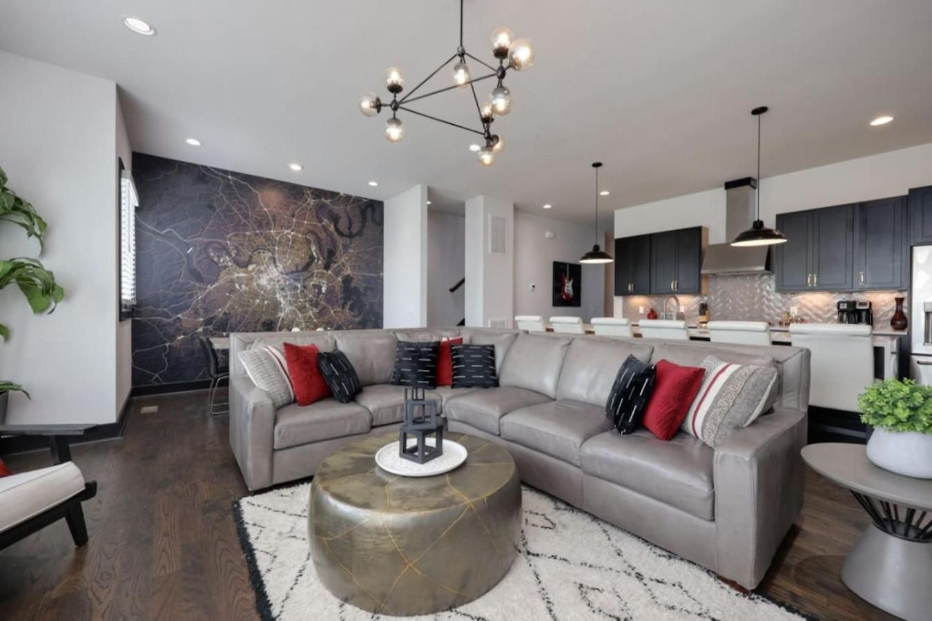 Urban Elegance Rooftop Lounge With Hot Tub *