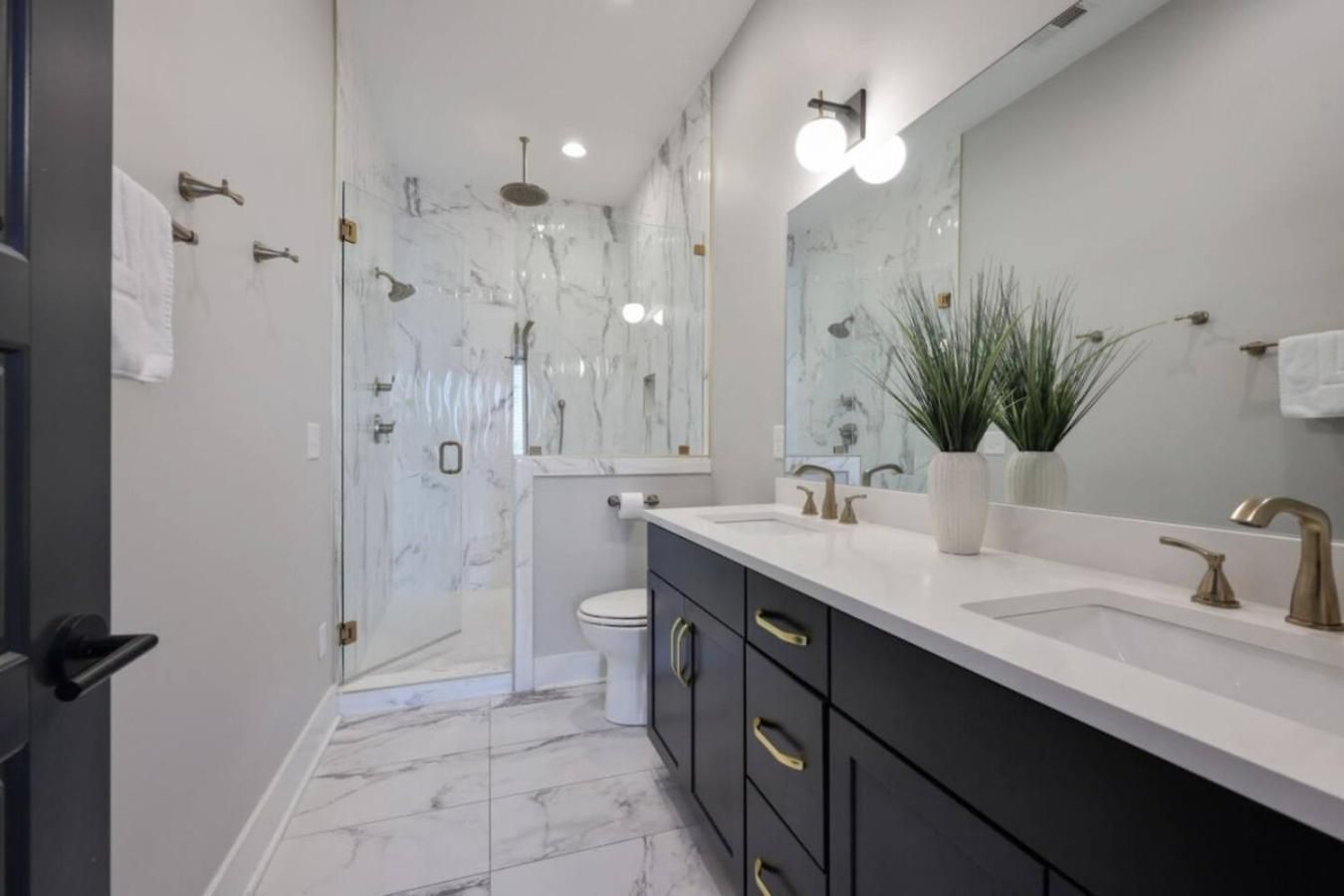 Metro Charm - Rooftop Lounge - Hot Tub Holiday home *