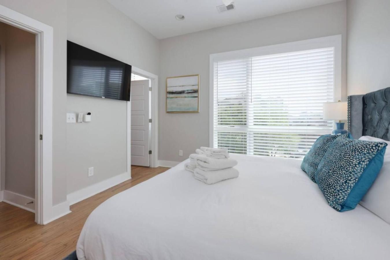 Holiday home Urban Escape Rooftop Lounge With Skyline Views *