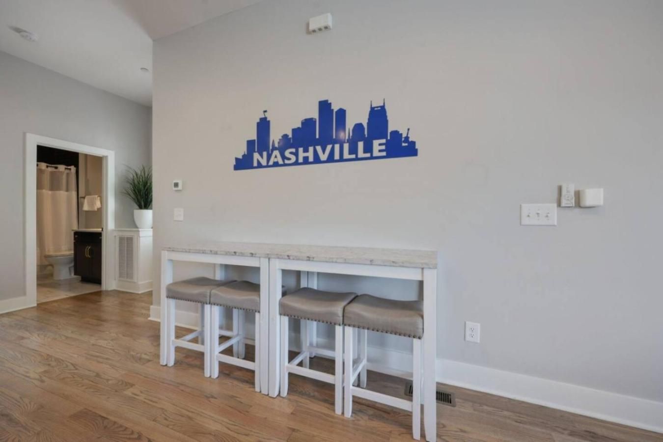 Metro Charm - Rooftop Lounge - Hot Tub Holiday home