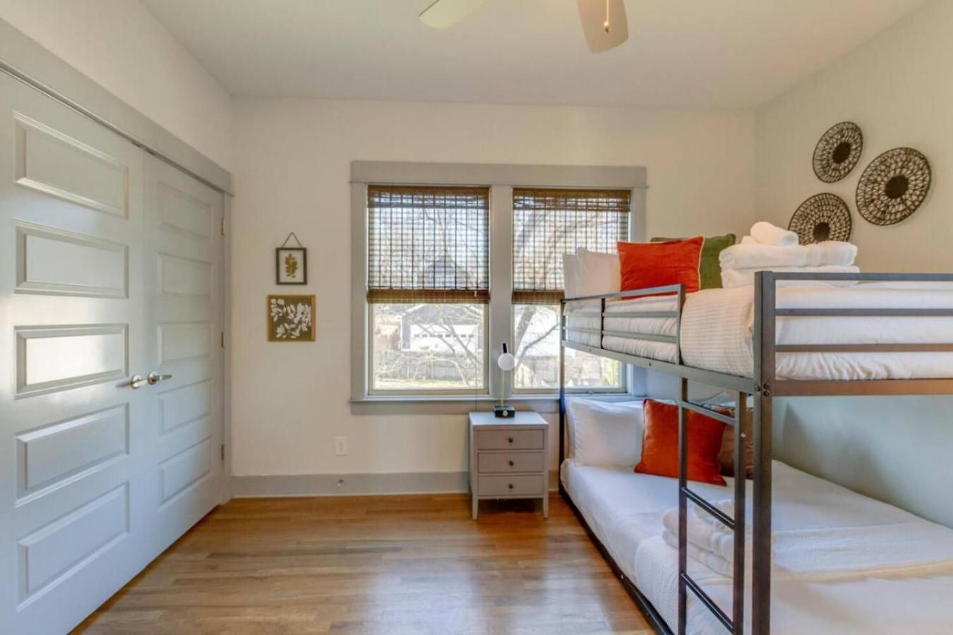 Holiday home Cleveland Park Charmer- Full Kitchen- Private Yard *