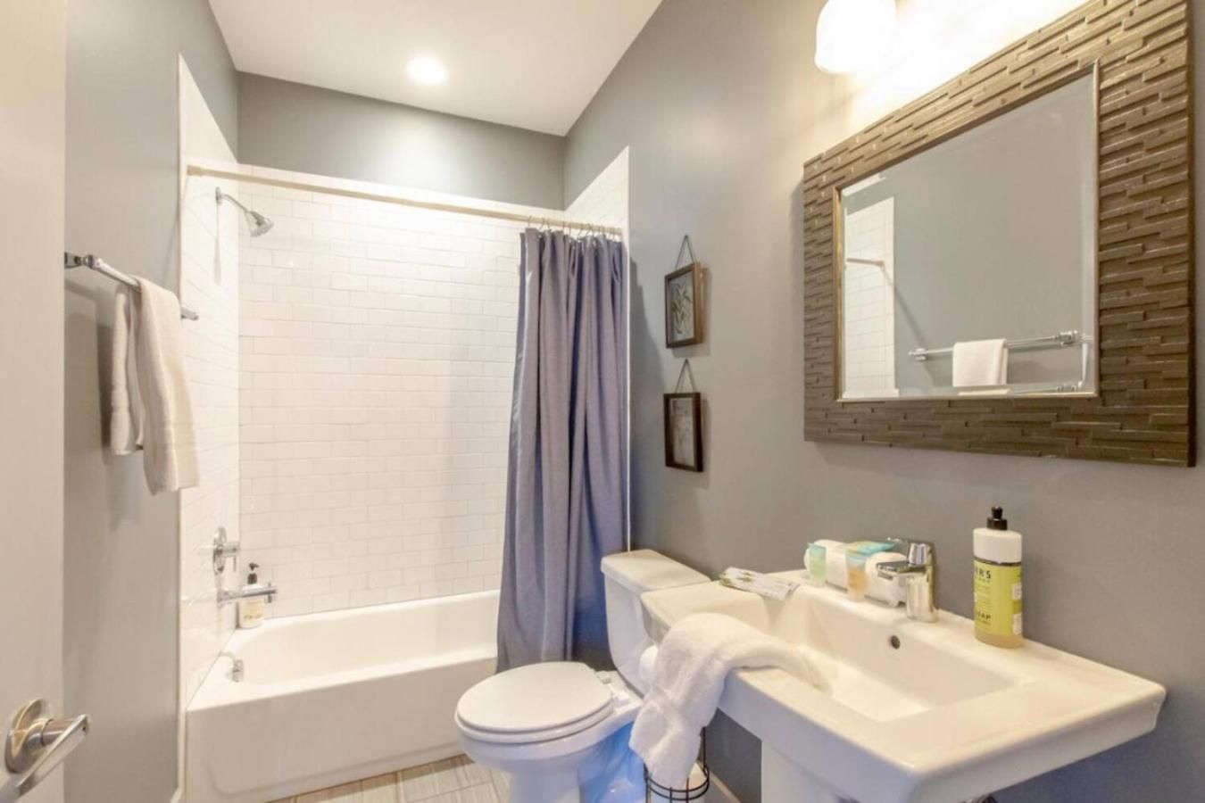 Cleveland Park Charmer- Full Kitchen- Private Yard Holiday home *