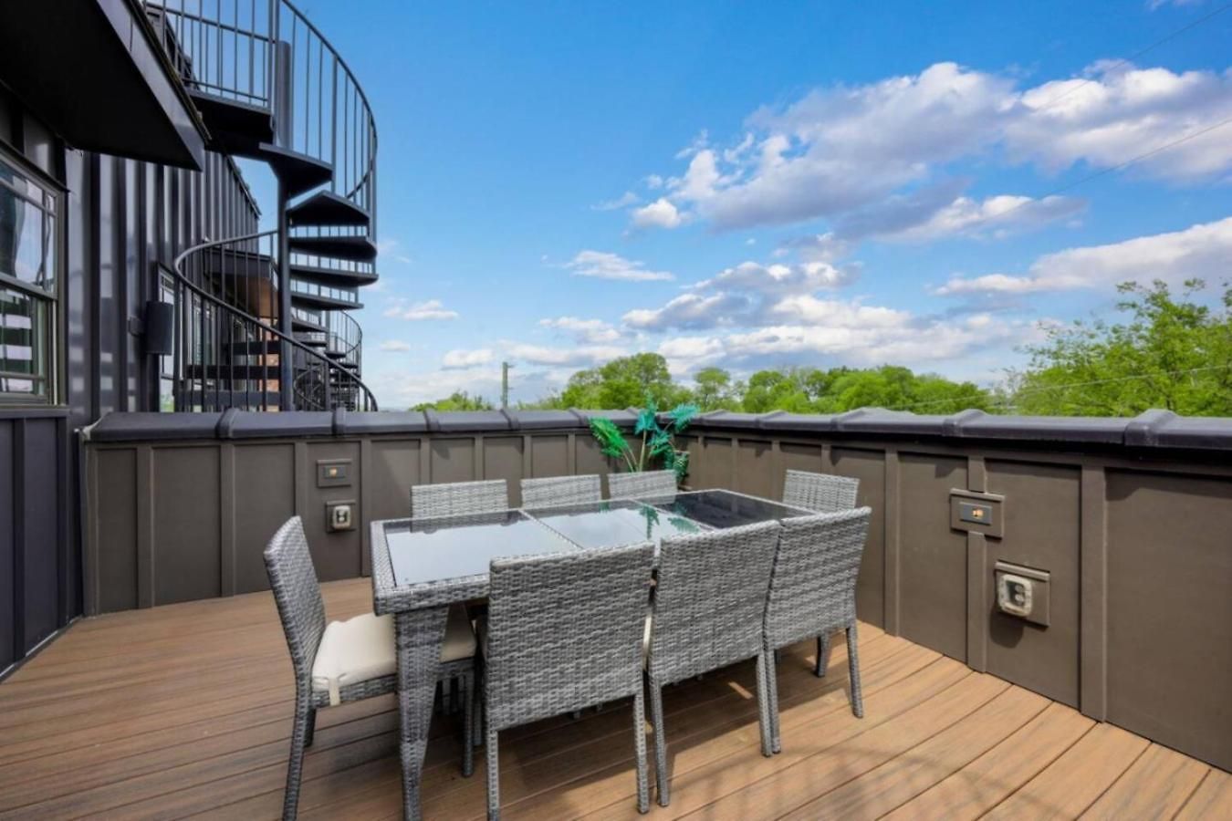 Blue Horizon - Hot Tub - Dual Rooftop Balconies Holiday home