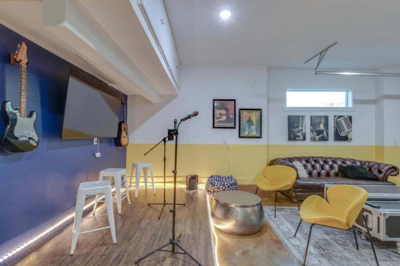 Spacious And Modern 2 Rooftops Stage Games And *