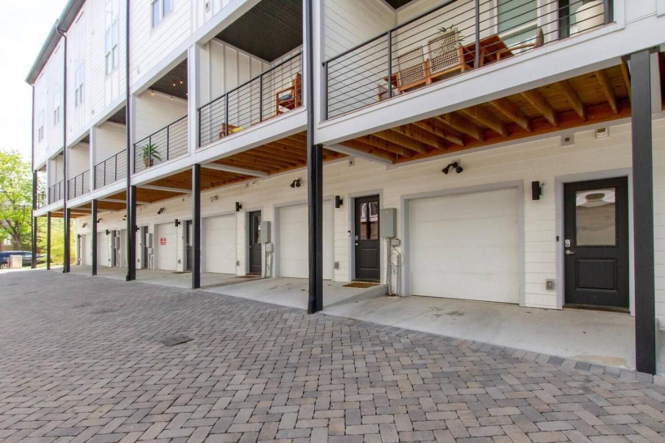 Holiday home Two Townhomes Rooftop Patios Hillsboro Village