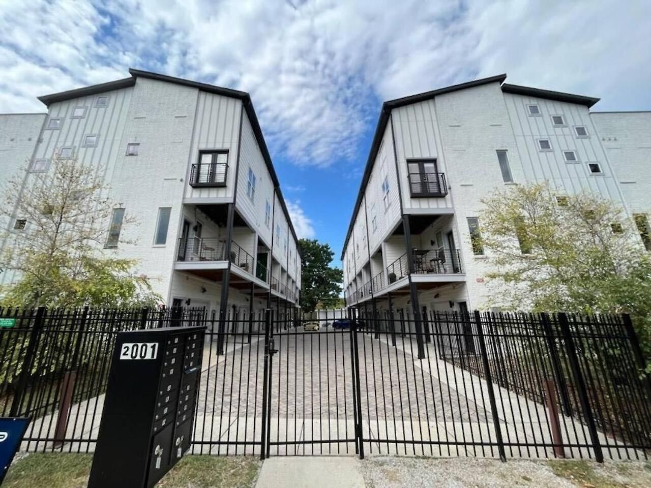 Two Townhomes Rooftop Patios Hillsboro Village Holiday home Nashville