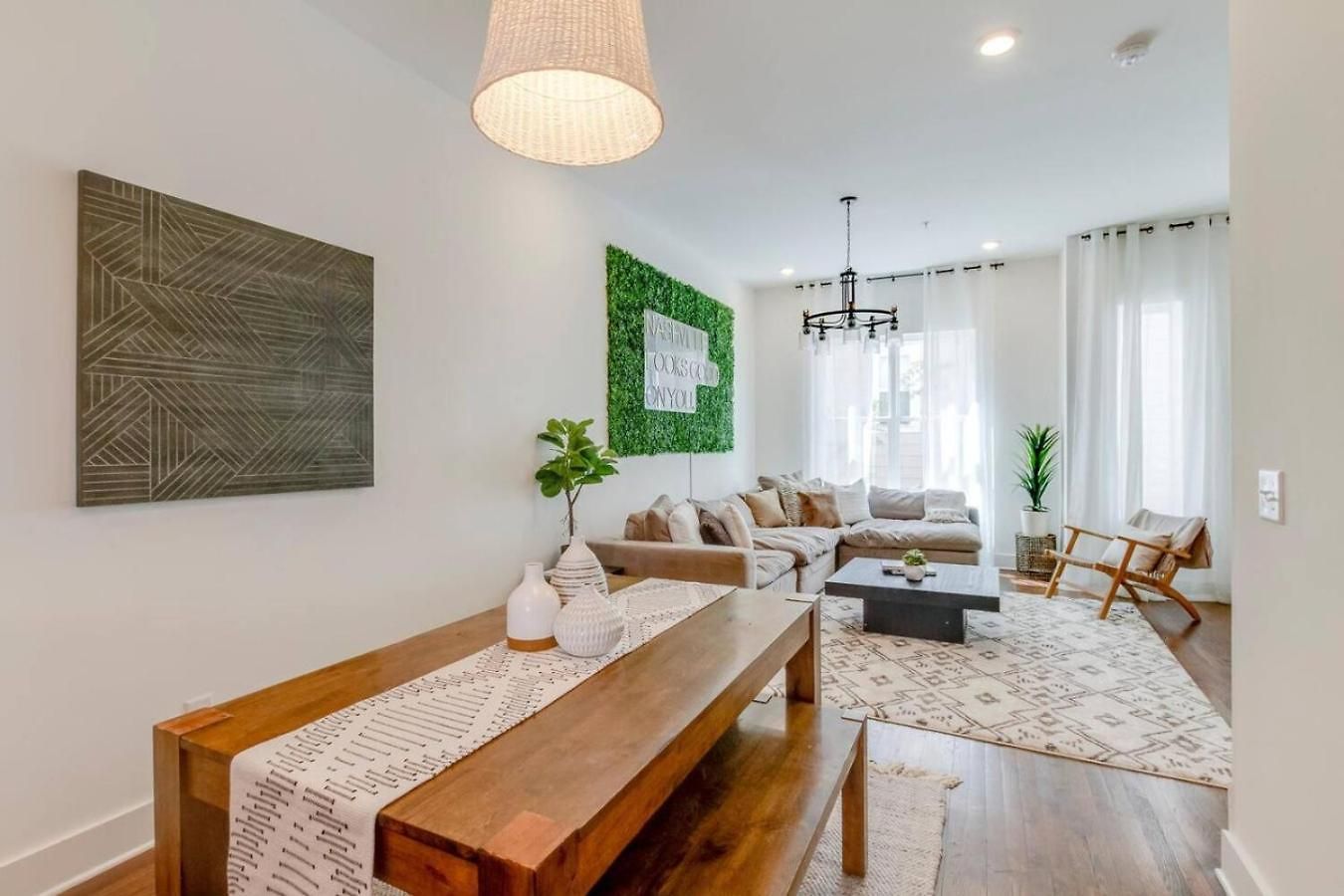 Holiday home Two Townhomes Rooftop Patios Hillsboro Village *