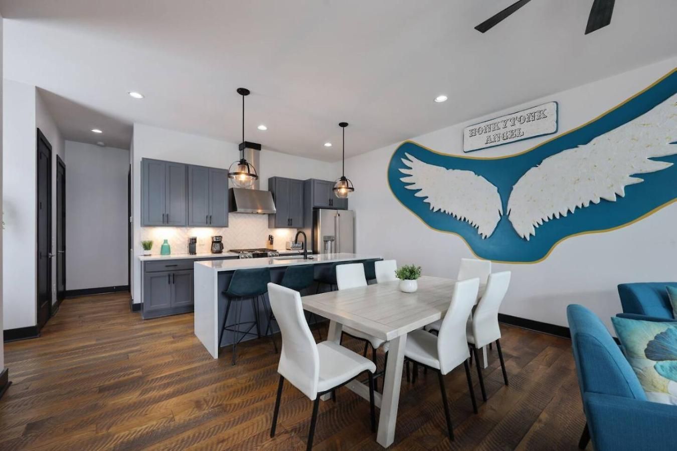 Two Townhomes- Rooftop Lounge- Hot Tub- Views Holiday home *