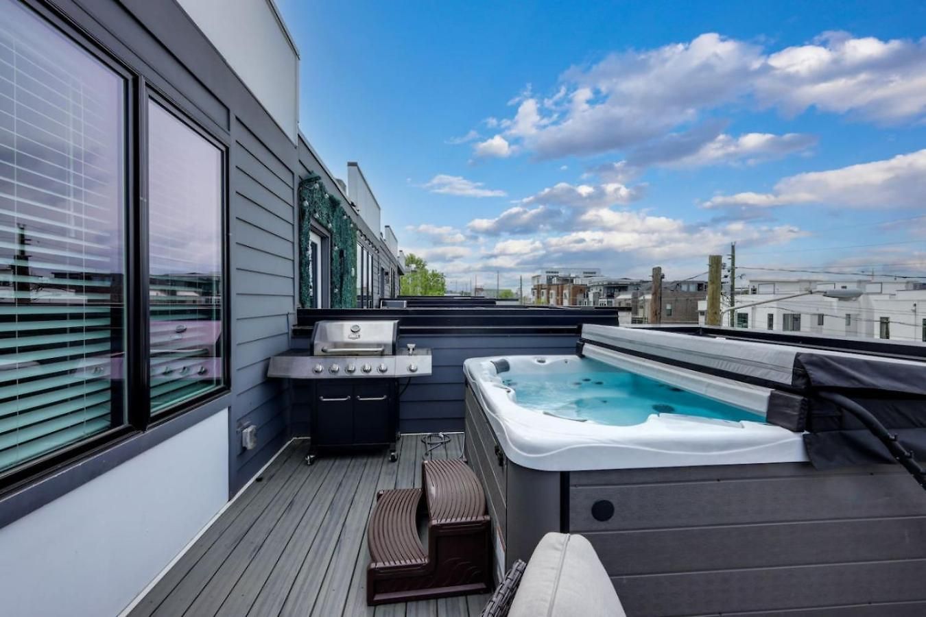 Two Townhomes- Rooftop Lounge- Hot Tub- Views Holiday home Nashville