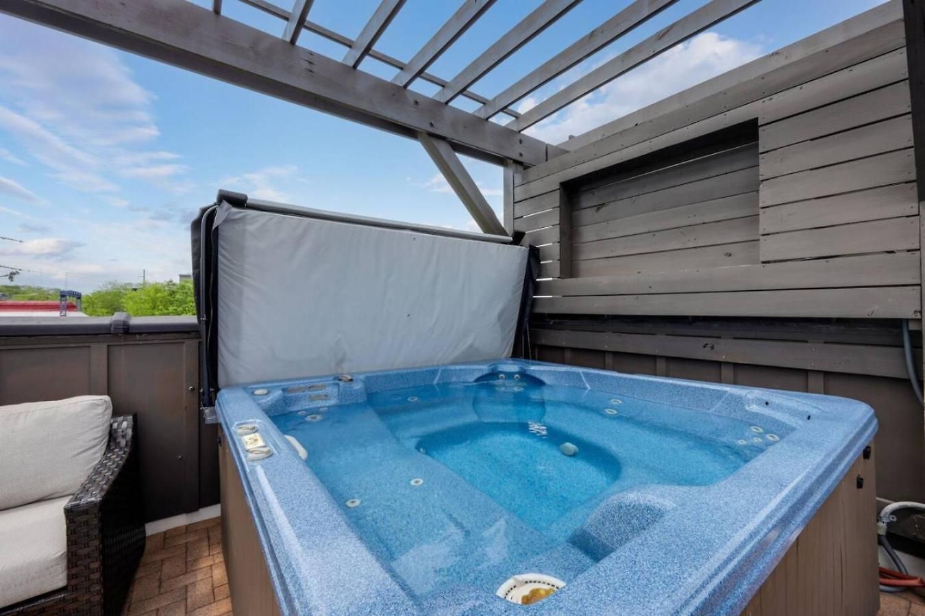 Two Townhomes - Hot Tubs And Rooftop Balconies Nashville