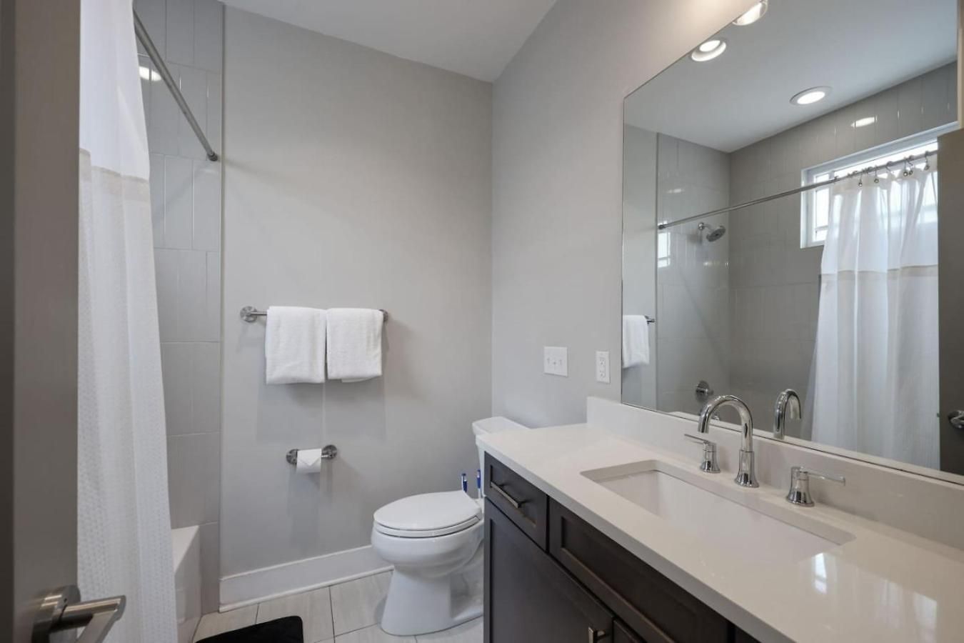 Two Townhomes - Hot Tubs And Rooftop Balconies