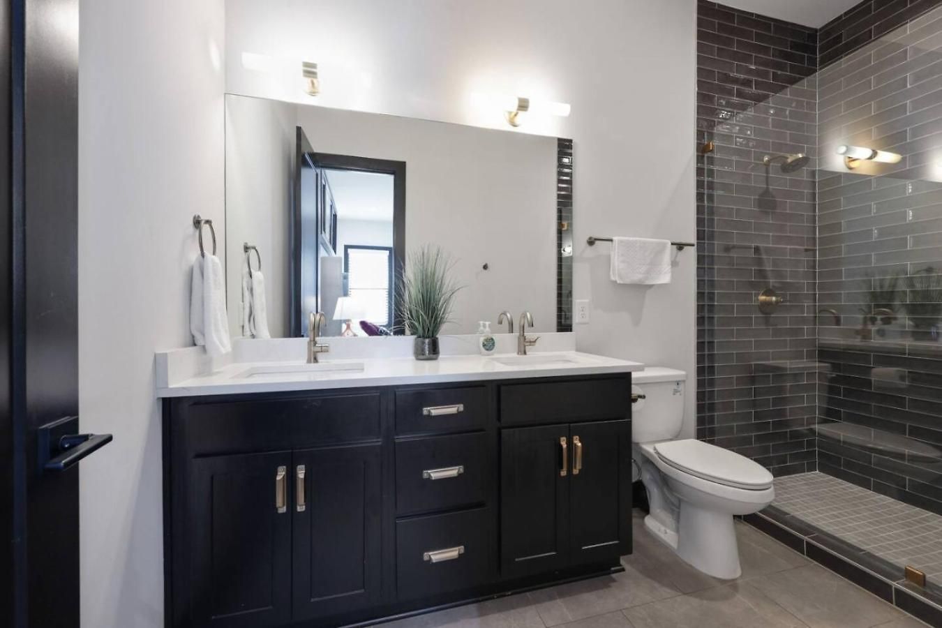 Two Townhomes- Rooftop Lounge- Hot Tub- Views Holiday home *