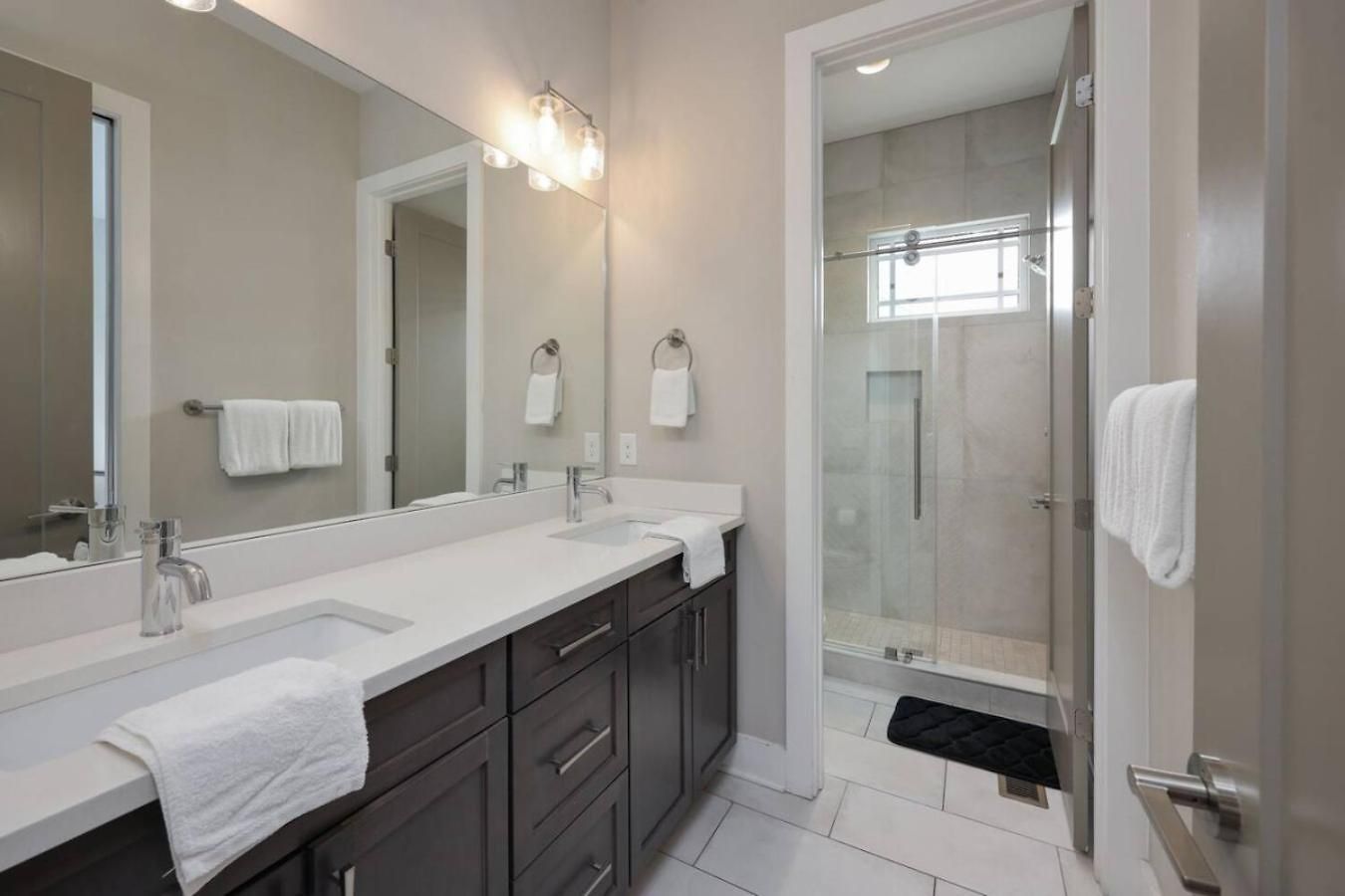 Two Townhomes - Hot Tubs And Rooftop Balconies *
