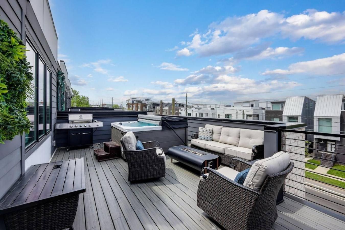 Holiday home Two Townhomes- Rooftop Lounge- Hot Tub- Views *