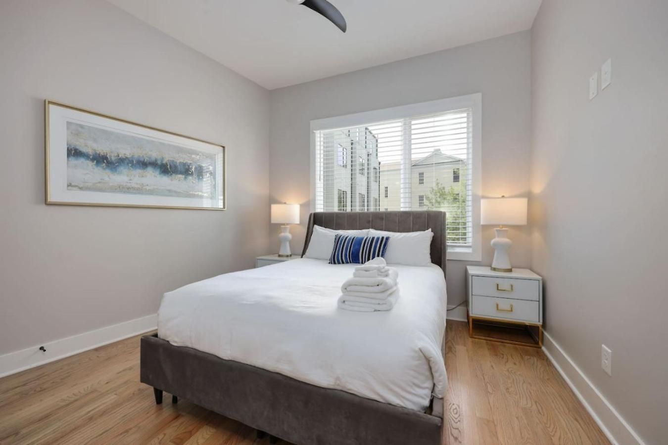 Two Townhomes- Rooftop Lounges- Hot Tub- Game Holiday home