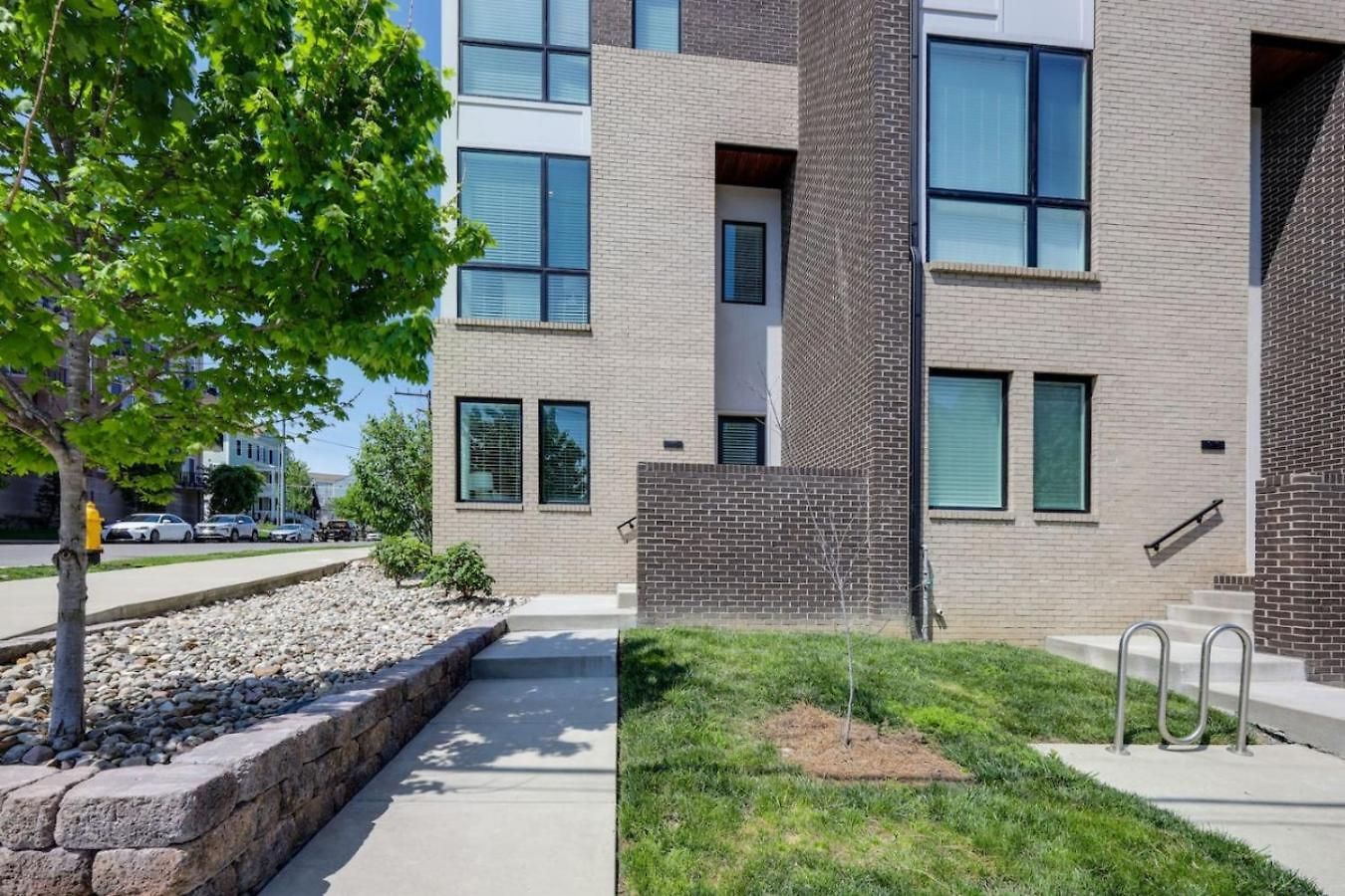Two Townhomes Rooftop Lounges With Skyline Views Holiday home Nashville