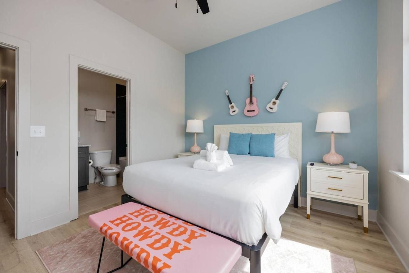 Holiday home Hey Dolly Denim Dual Townhomes