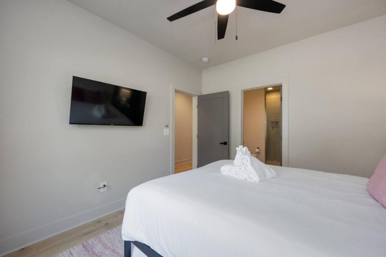 Hey Dolly Denim Dual Townhomes * Nashville
