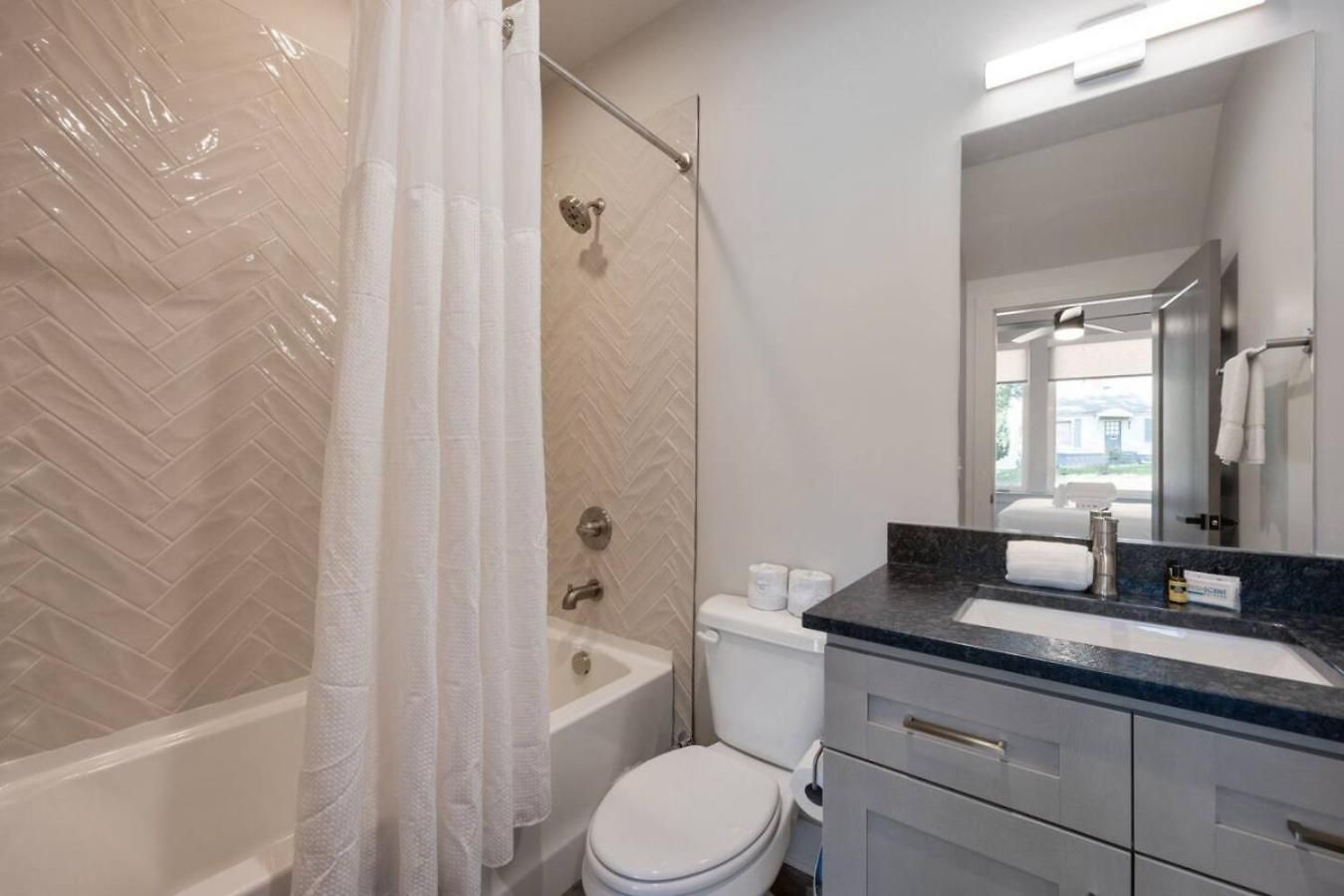 Music Abode And Cowgirl Up Dual Townhomes * Nashville