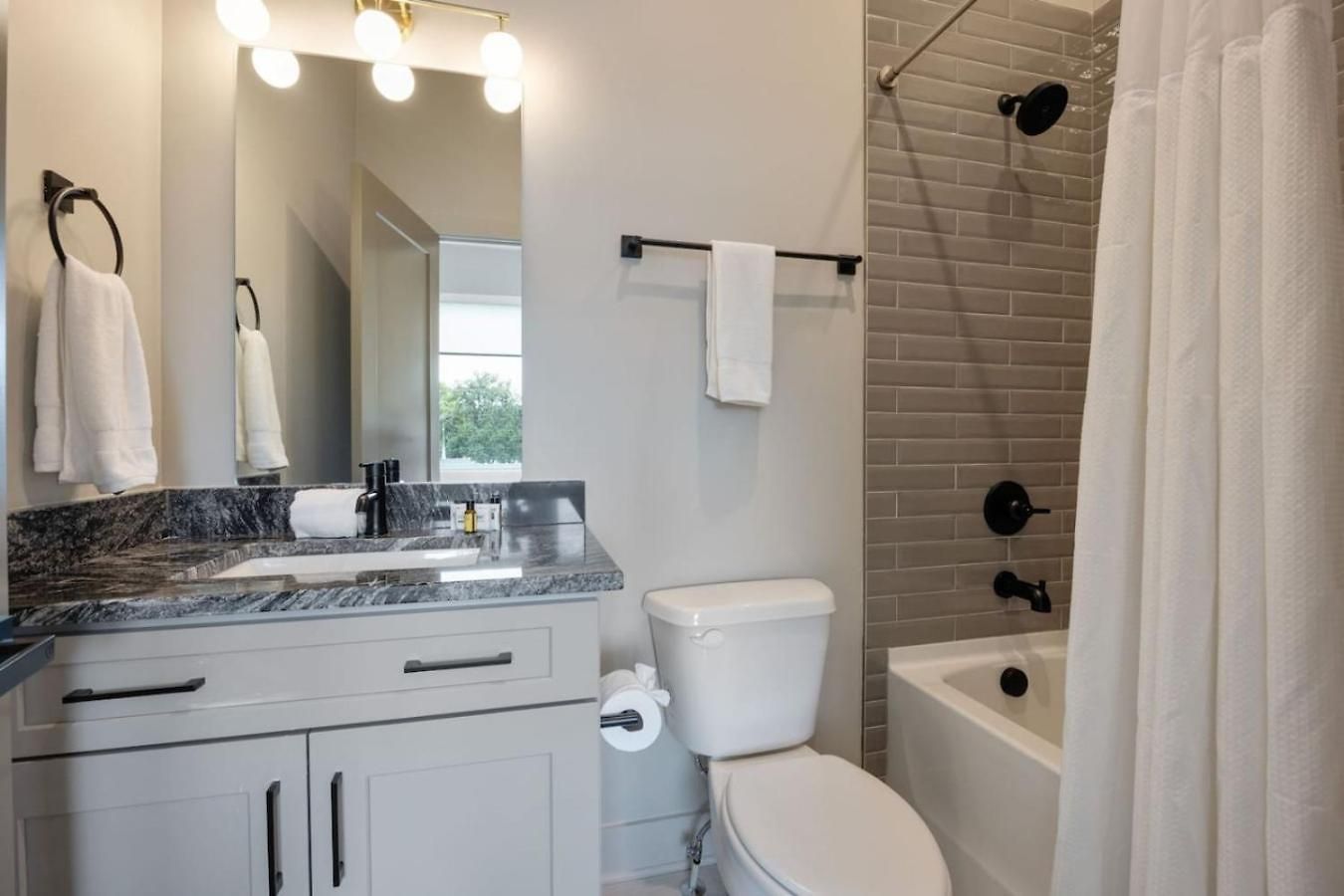 Hey Dolly Denim Dual Townhomes Holiday home Nashville