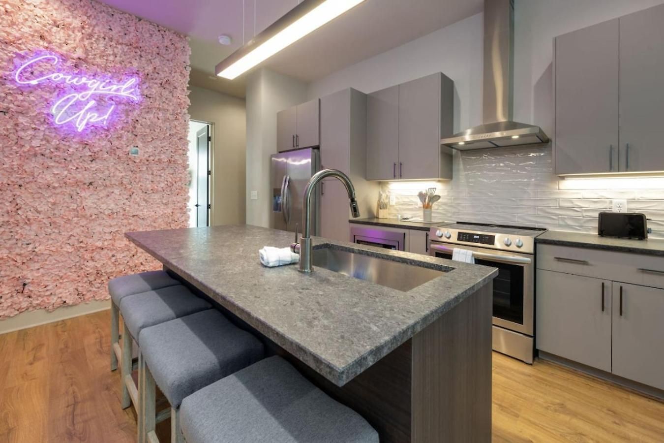 Holiday home Music Abode And Cowgirl Up Dual Townhomes *