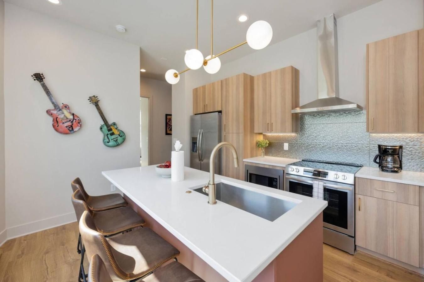 Music Abode And Cowgirl Up Dual Townhomes Holiday home *