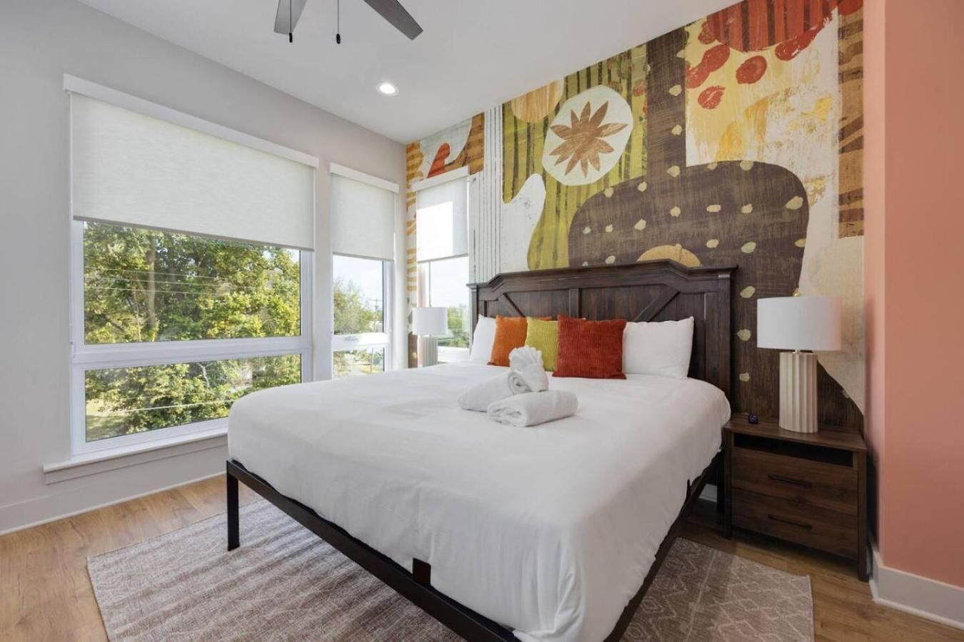 Music Abode And Cowgirl Up Dual Townhomes
