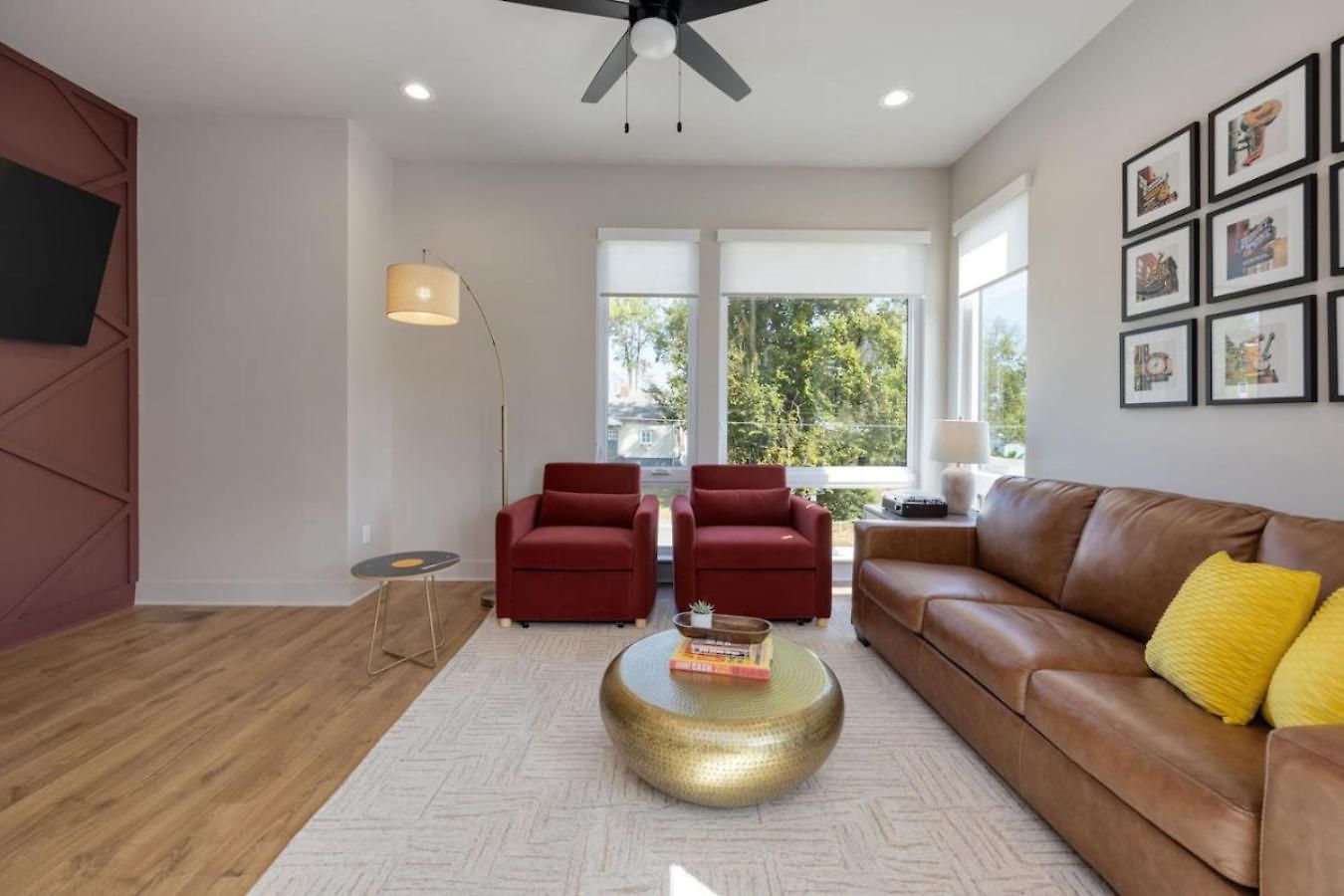 Music Abode And Cowgirl Up Dual Townhomes Holiday home
