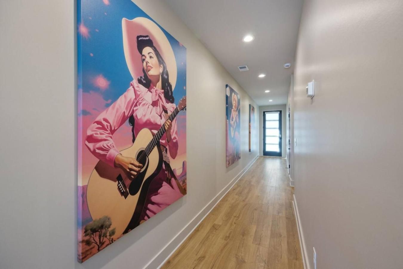 Music Abode And Cowgirl Up Dual Townhomes Holiday home *