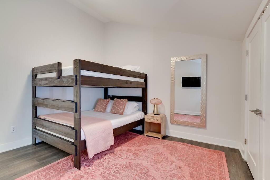 West End 4 Bd,4bath Walk To Bars-close To Broadway *
