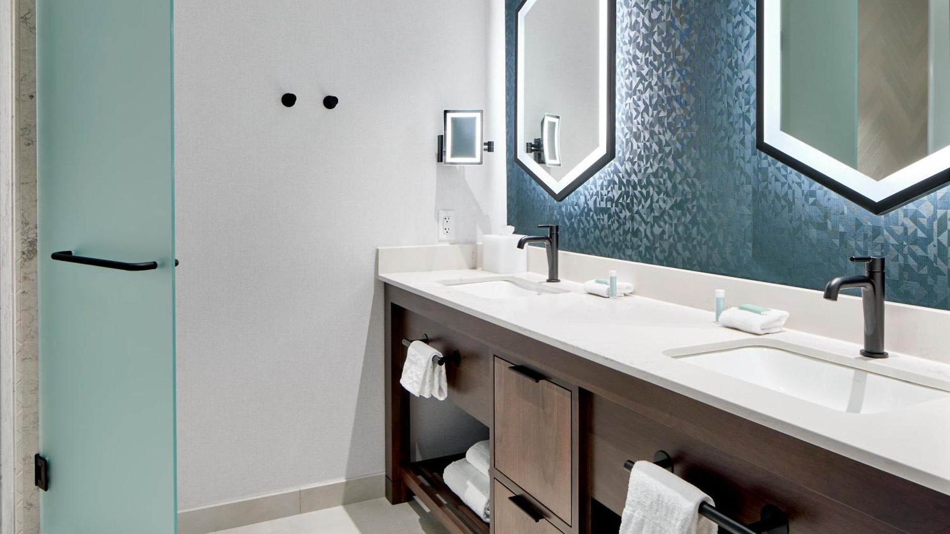 Hotel By Marriott Downtown/convention Center 3*