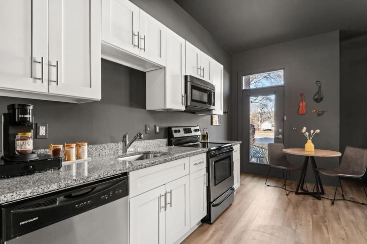 Music Row Pearls With Vandy And Belmont At Your Doorstep Apartment *