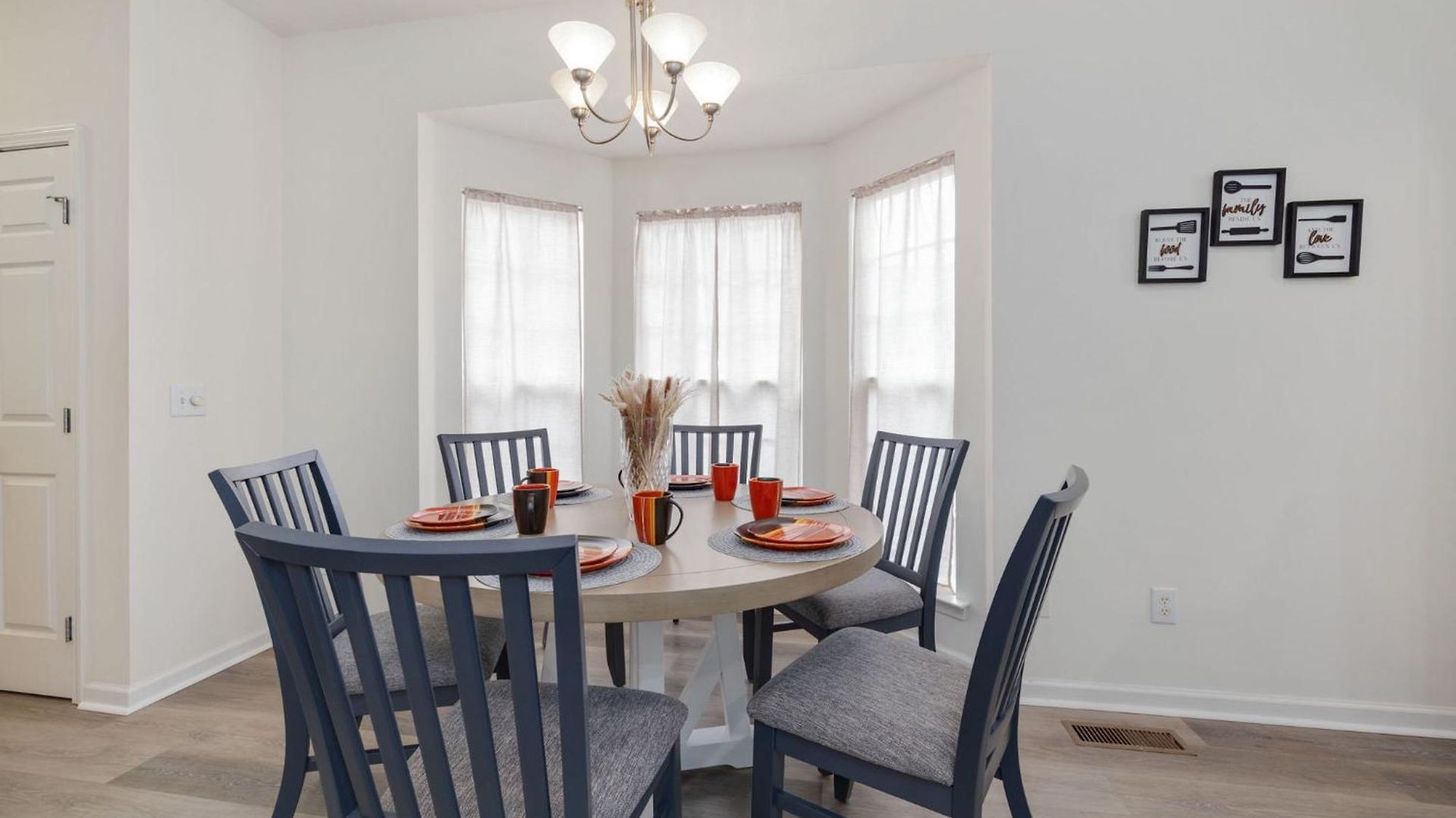 Holiday home Monthly Property, 30 Days Or More- Send Us A Message For Details!